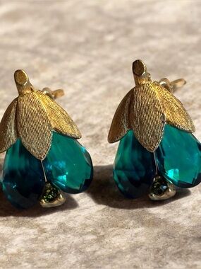 Vintage Earrings Vibrant Green and Gold Clip Ons